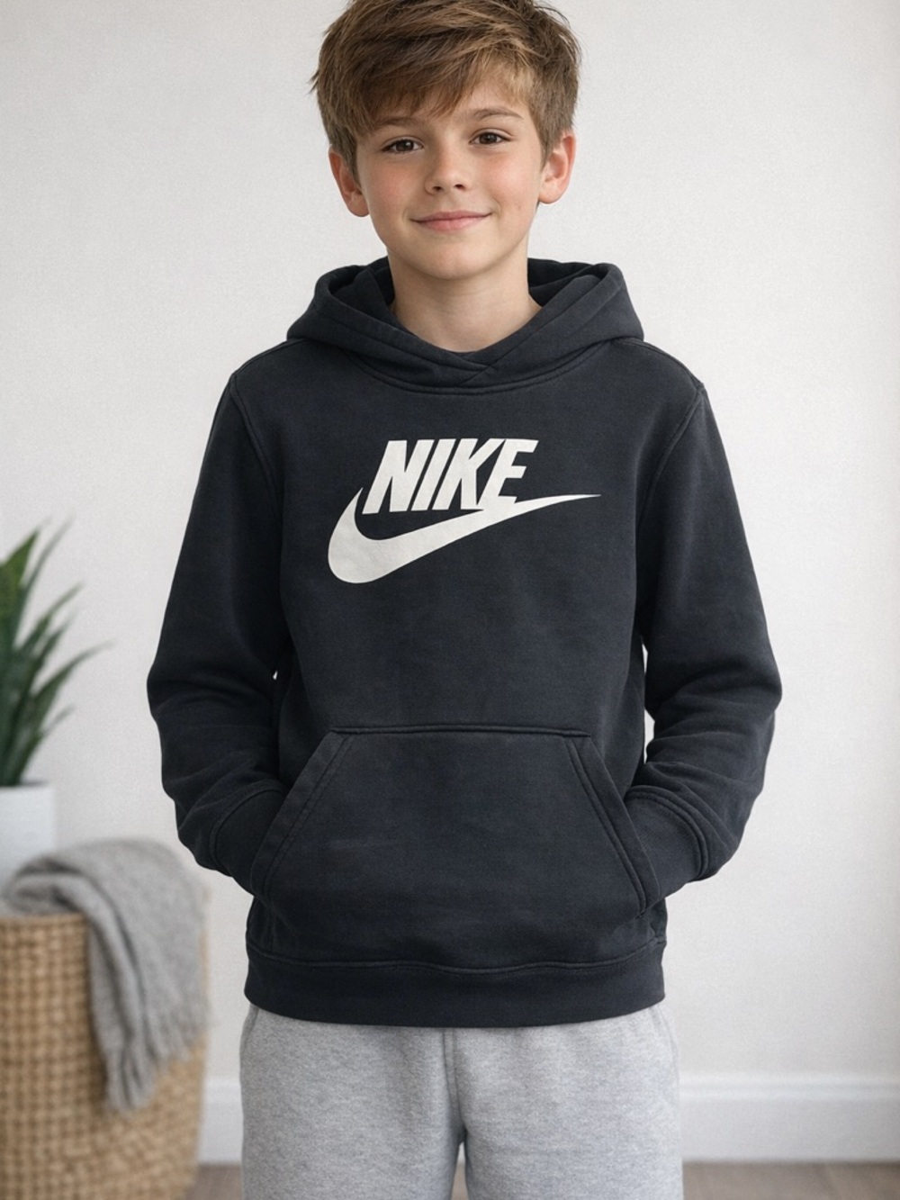 Nike Youth Black Fleece Hoodie Size XL 16-18 Pullover Sweatshirt Swoosh